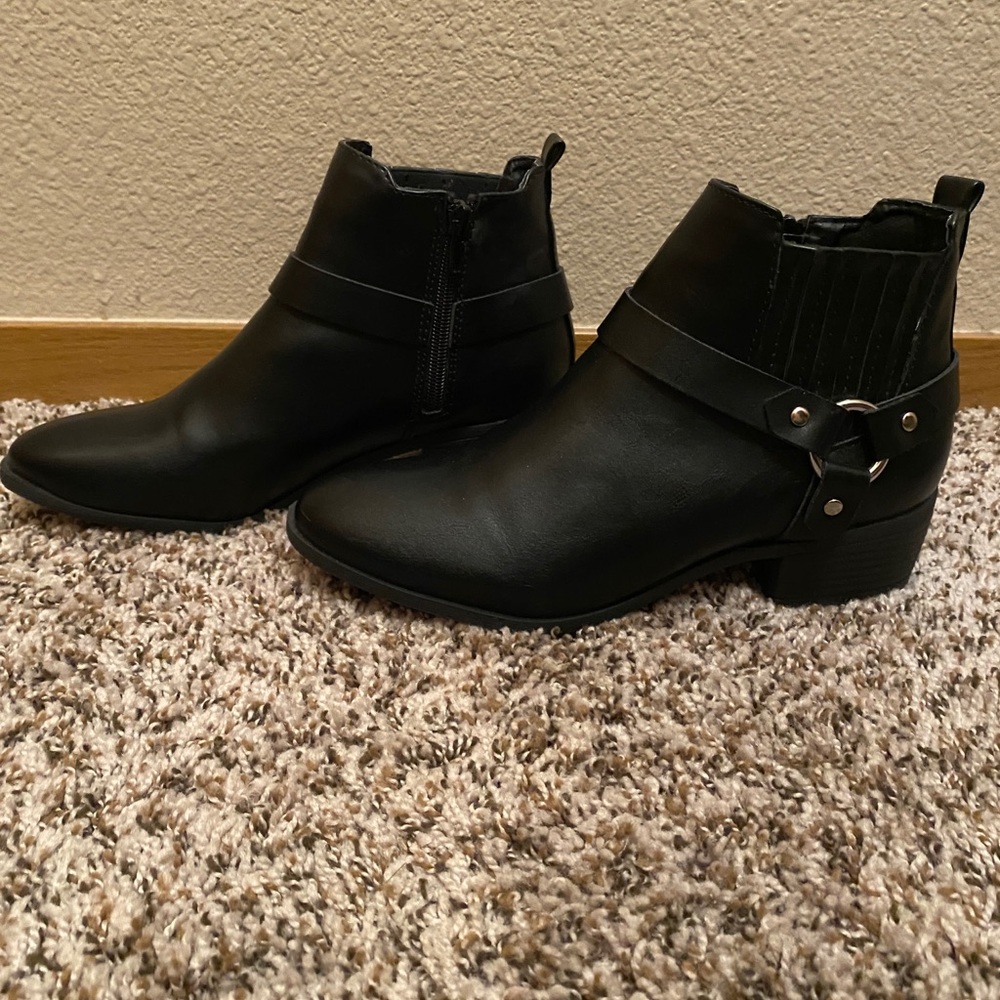 Madden Girl Booties Size 8 Black